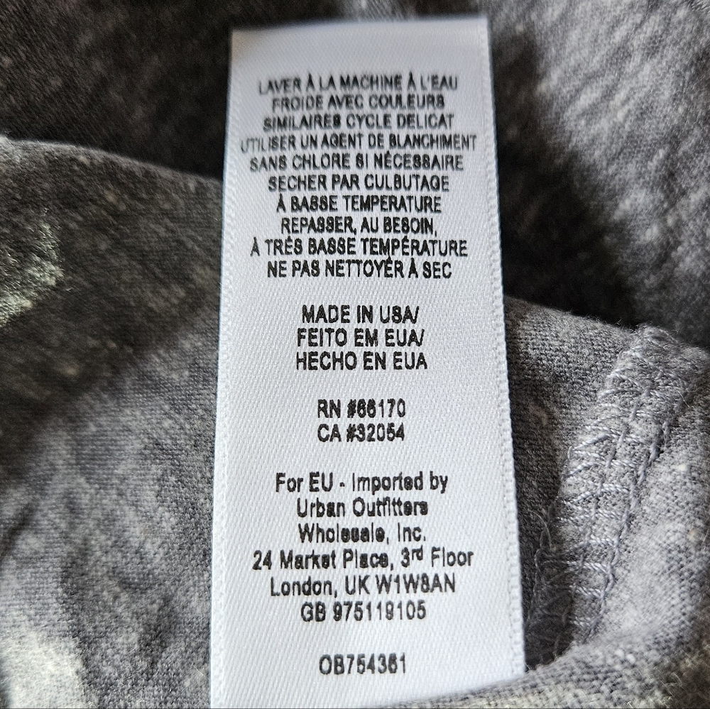 Free People Melrose Graphic Tee Long Sleeve Scoop Neck Crackled Stars S Gray NWT - Picture 8 of 16